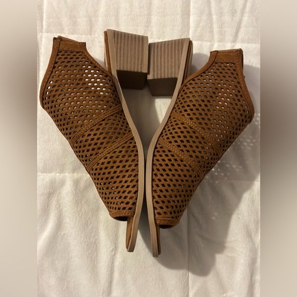 New Roebuck & Co. Vida Cognac Woman’s Open Toe Slingback Block Heel Sandles - Picture 7 of 11